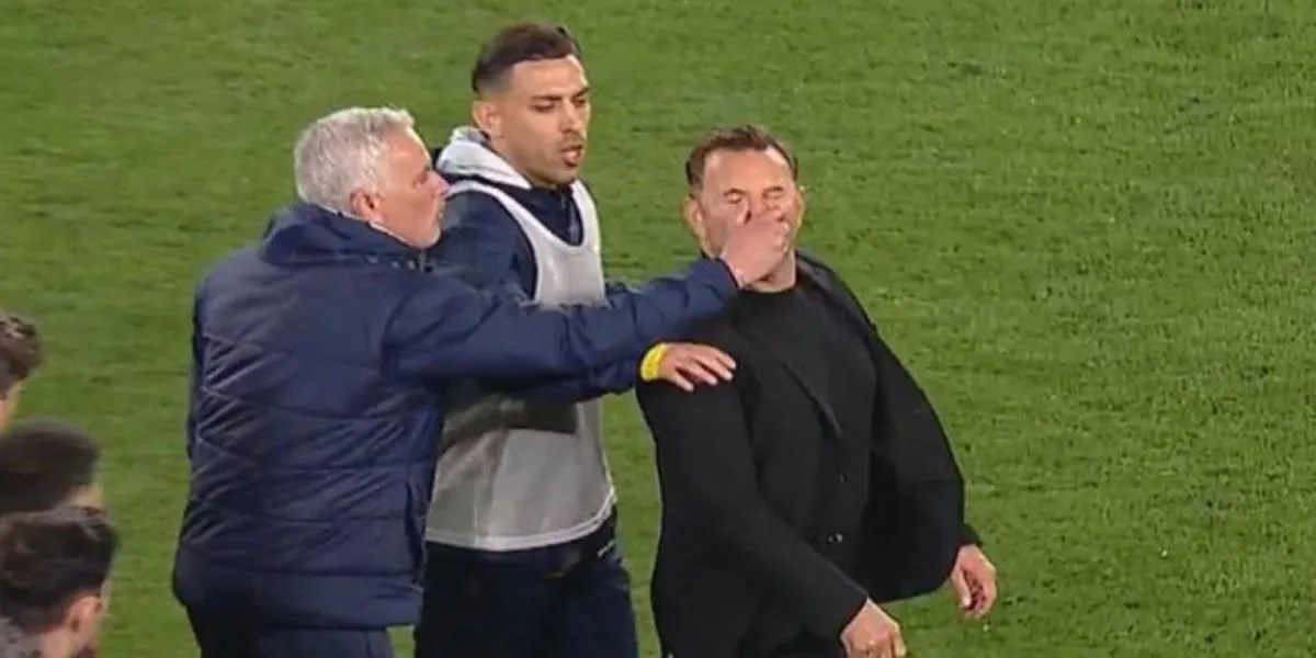 Jose Mourinho Menarik Hidung Pelatih Galatasaray Setelah Kekalahan di Piala Turki
