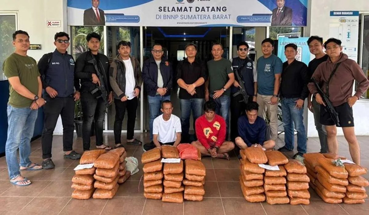 BNNP Sumbar Bongkar Jaringan Ganja Raksasa di Agam, 100 Paket Siap Edar Disita!​