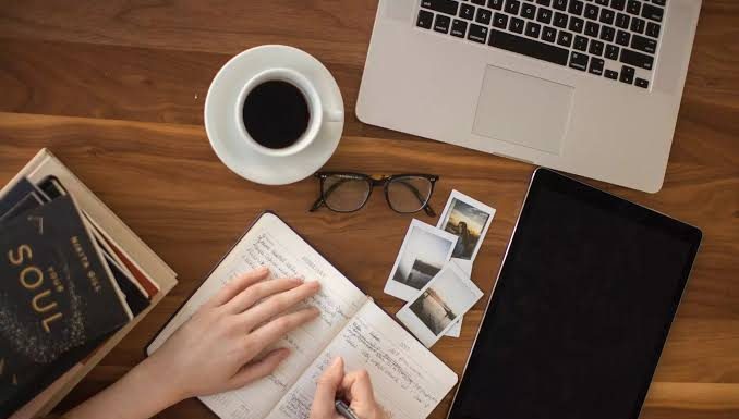 كيف تصبح كاتبًا مستقلًا – كتابة المحتوى التسويقي المتوافق مع محركات البحث 2023 كتابة المحتوى التسويقي و تحسين محركات البحث