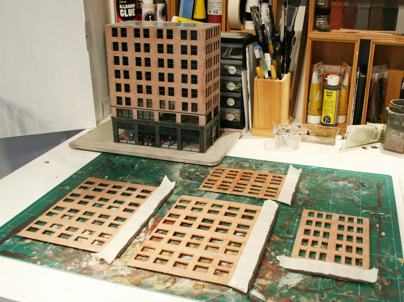Building the Ashmore Hotel from Walthers Cornerstone
