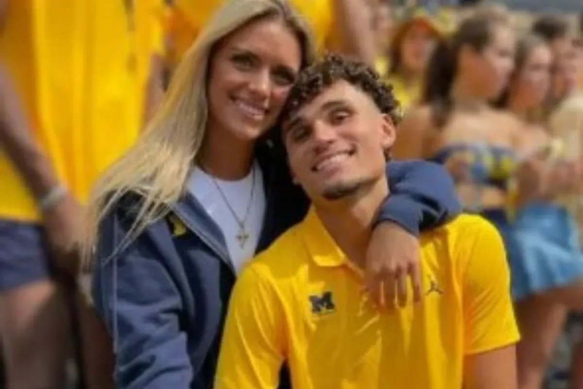 How tall is Carson Roney?