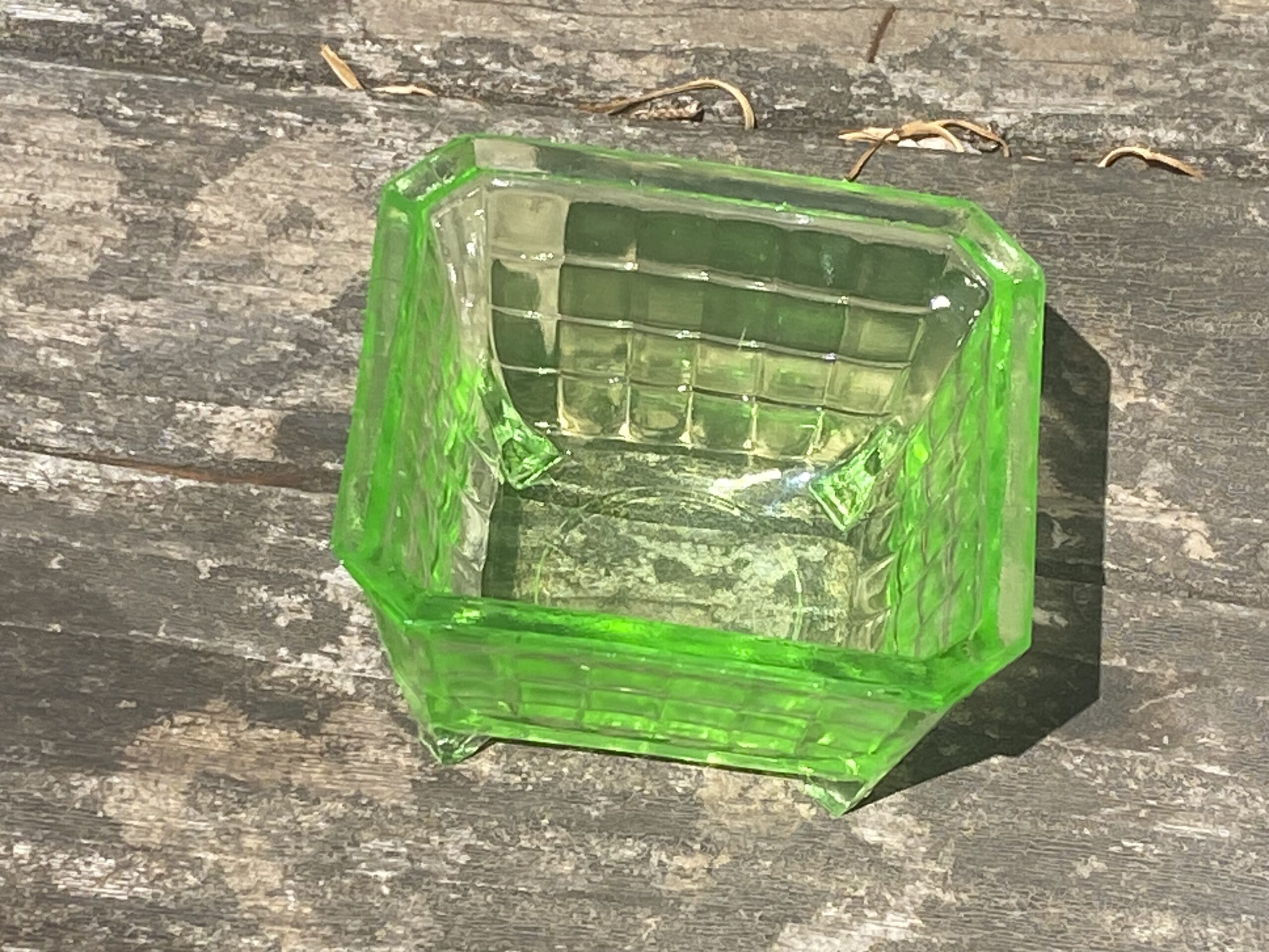Is Uranium Glass Safe? XRF Test Results for a Vintage Uranium Glass Piece