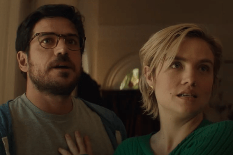 تتحول عطلة زوجين شابين إلى متاهة ملتوية من أجل البقاء BONE LAKE