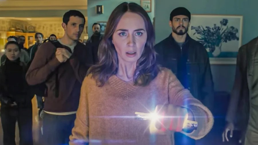 تجد مذيعة الطقس نفسها في قلب حدث كوني غير مسبوق DISCLOSURE DAY