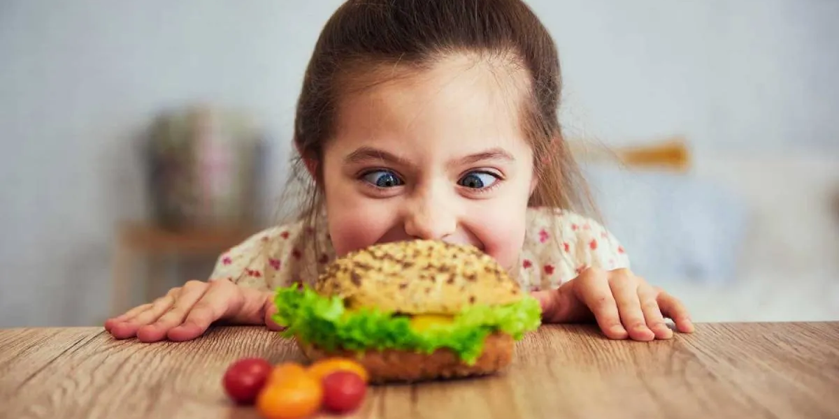 7 أسباب للجوع المتكرر عند الأطفال رغم الأكل