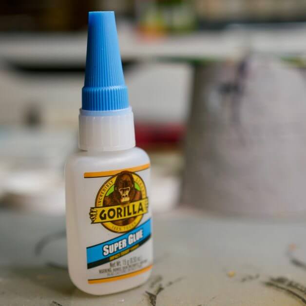 Complete Glue Guide for Miniatures and Models (Best 10 Reviewed