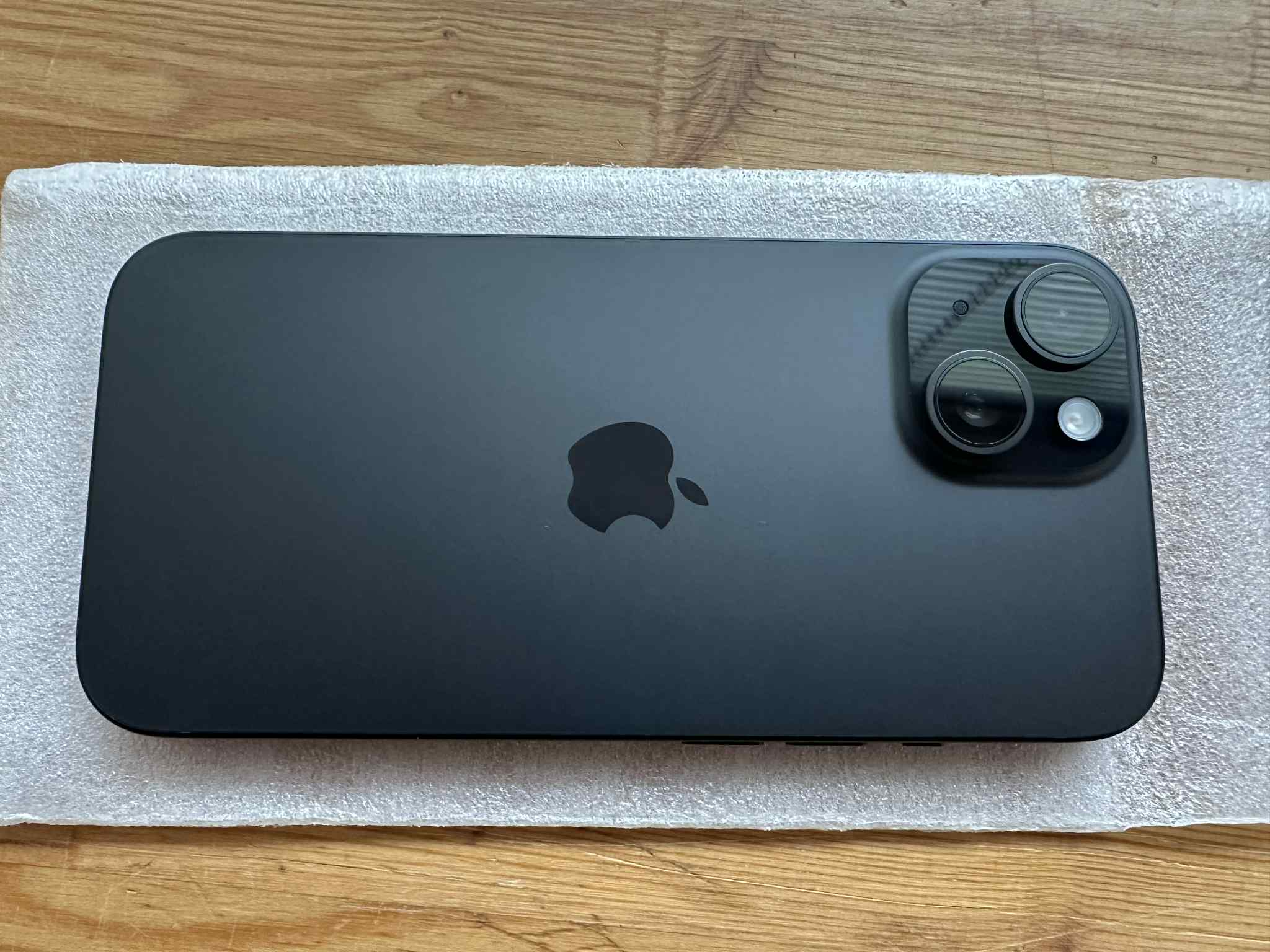 【くるみ】Apple iPhone 15 ブラック 128 GB Apple iPhone 15 128GB Black - Smartfony i telefony - Sklep