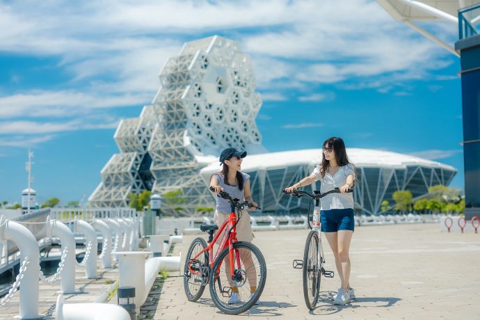 ▲低碳輕旅行住房專案,雙人入住行政客房3,399元起,專案搭贈每人兩小時DOSUN電輔車體驗。(圖/高雄福容大飯店提供)