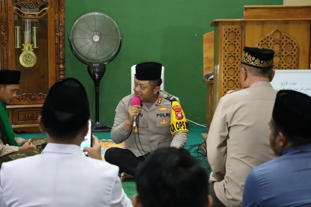 Kapolres Kubu Raya melakukan Safari Ramadhannya di Masjid Sultan Agung Kecamatan Rasau Jaya