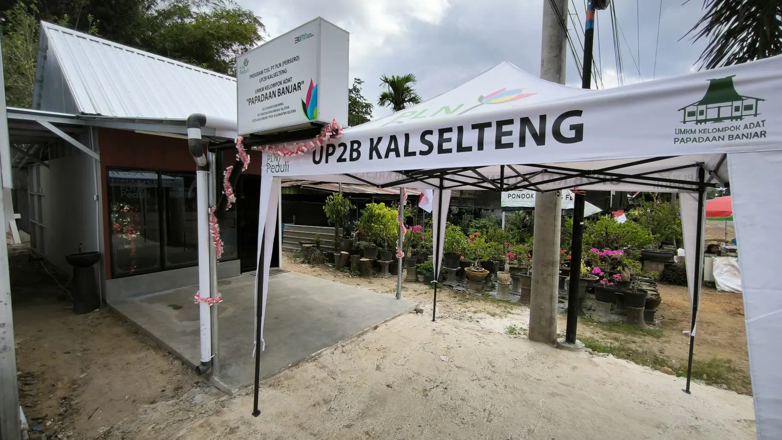 Tampilan Gerai UMKM Kelompok Adat Papadaan Banjar berlokasi di Jalan Trikora, persis di samping GOR Rudy Resnawan, Banjarbaru Kalimantan Selatan.
