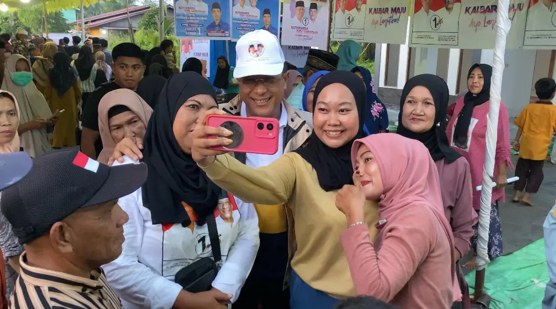 Calon Wakil Gubernur Kalbar nomor urut 1, Sutarmidji saat silaturahmi dengan masyarakat Segedong Mempawah (Foto: Tim Media Midji-Didi)
