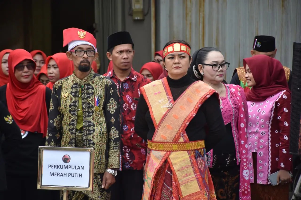 PDI Perjuangan Kalbar Tanam Bibit Pohon hingga Bagikan Ratusan Sembako di Hari Kemerdekaan