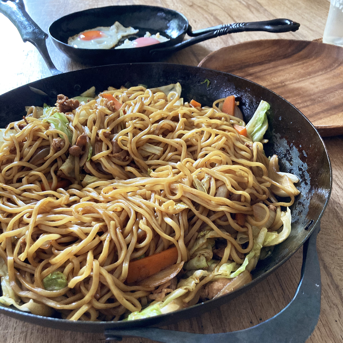 ひとつのフライパンで焼きそば６人前！