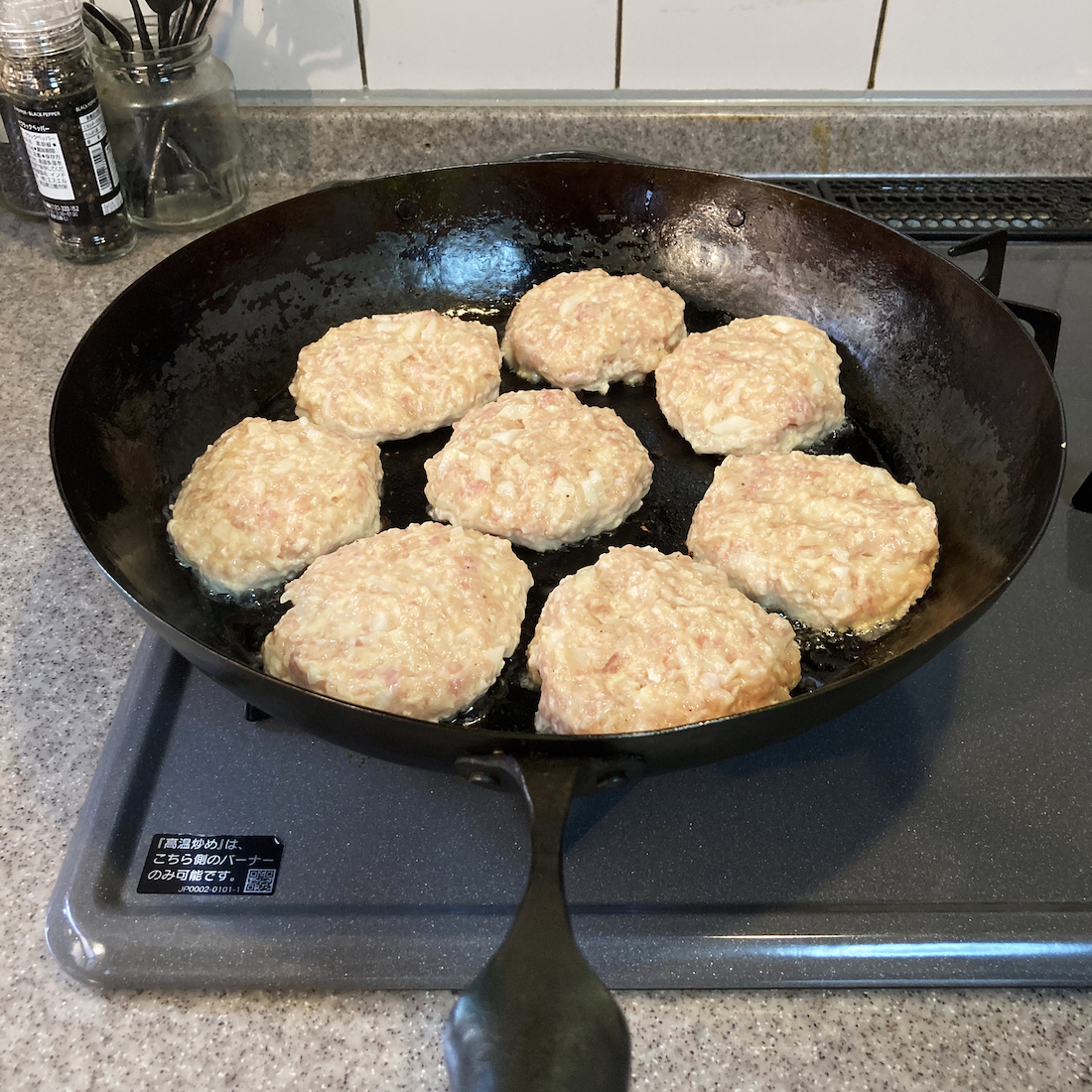 ハンバーグを焼きます