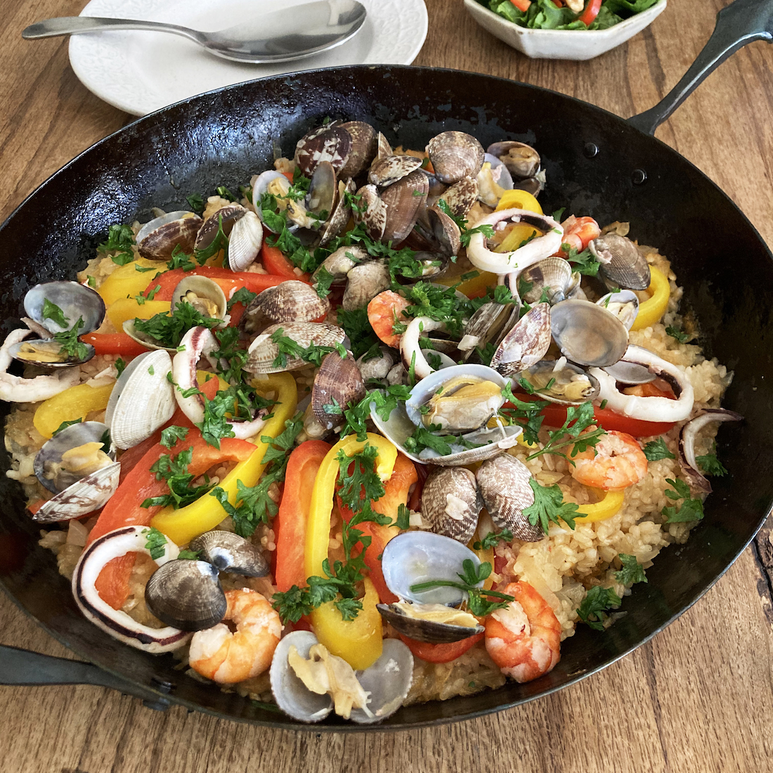 彩り豊かなパエリア