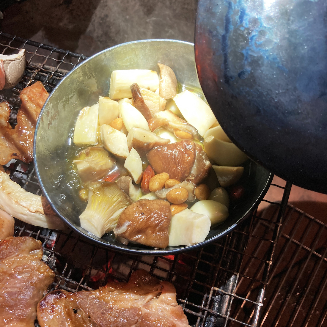 鉄鍋でアヒージョ