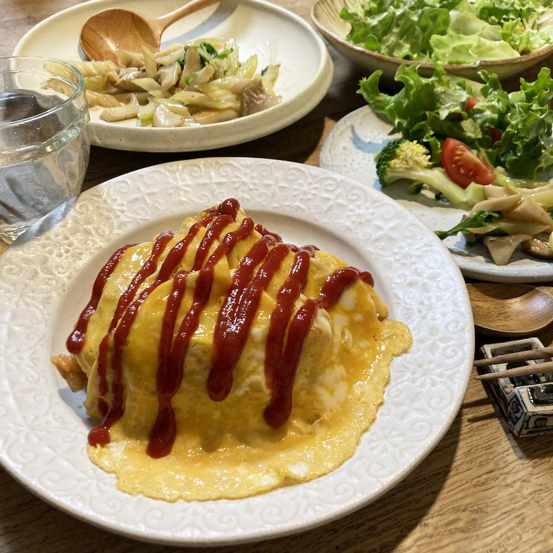 オムライスのたまごもツルンとこの通り