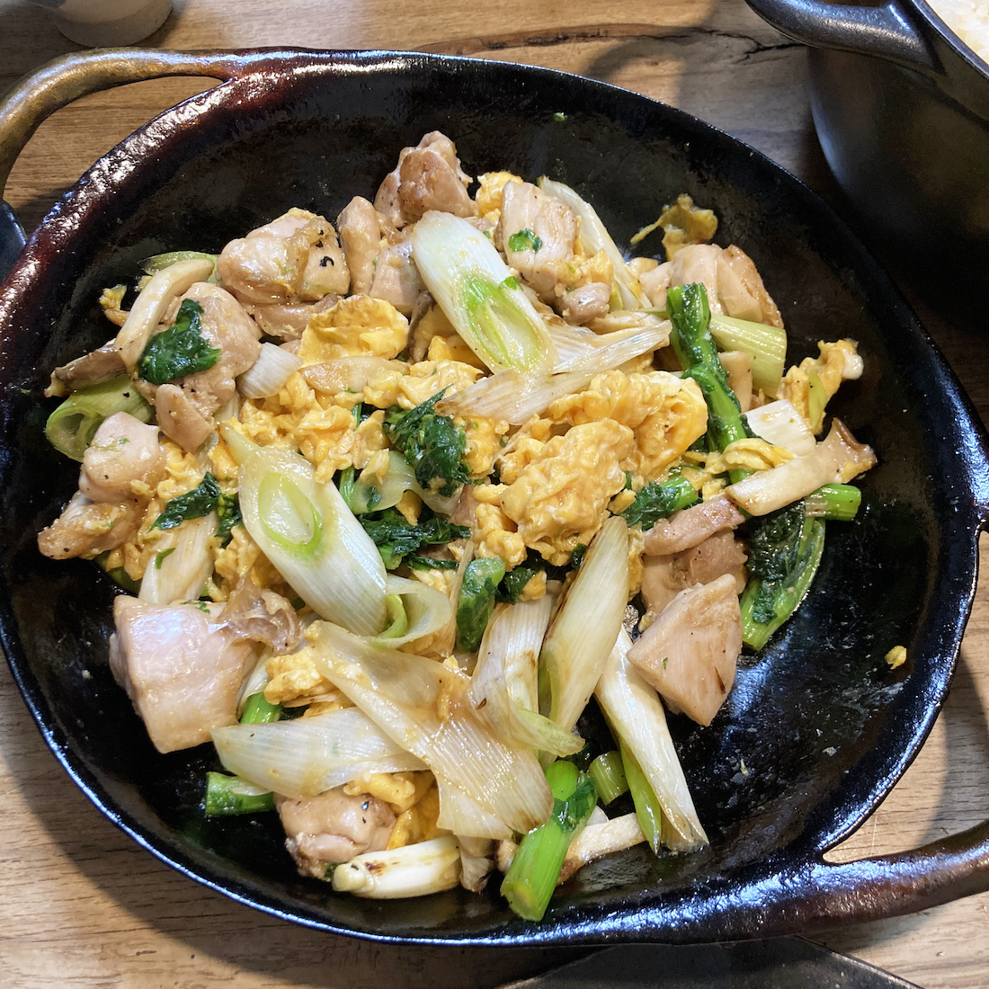 鶏と菜の花のたまご炒め