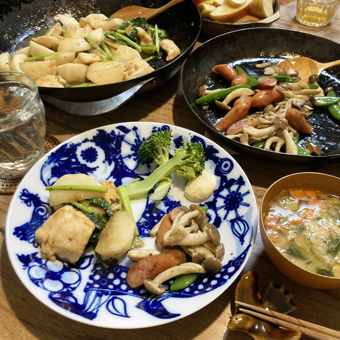 カブと胸肉の中華炒め＆ウインナー・しめじ・スナップエンドウの炒め物