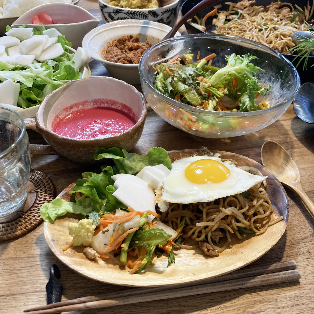 焼きそば（目玉焼き乗せ）