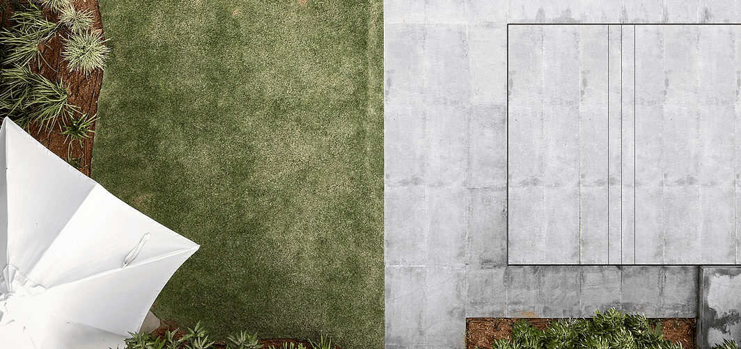 Movable pool floor covering a luxury swimming pool