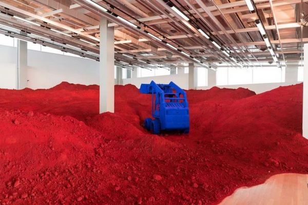 「紅色,這個在中國文化有著象徵意義的顏色」:正值600週年之際的紫禁城,Anish Kapoor 展開了他在中國的首次個展 During the 600 anniversary of Forbidden City in Beijing, Anish Kapoor has his first solo exhibition.