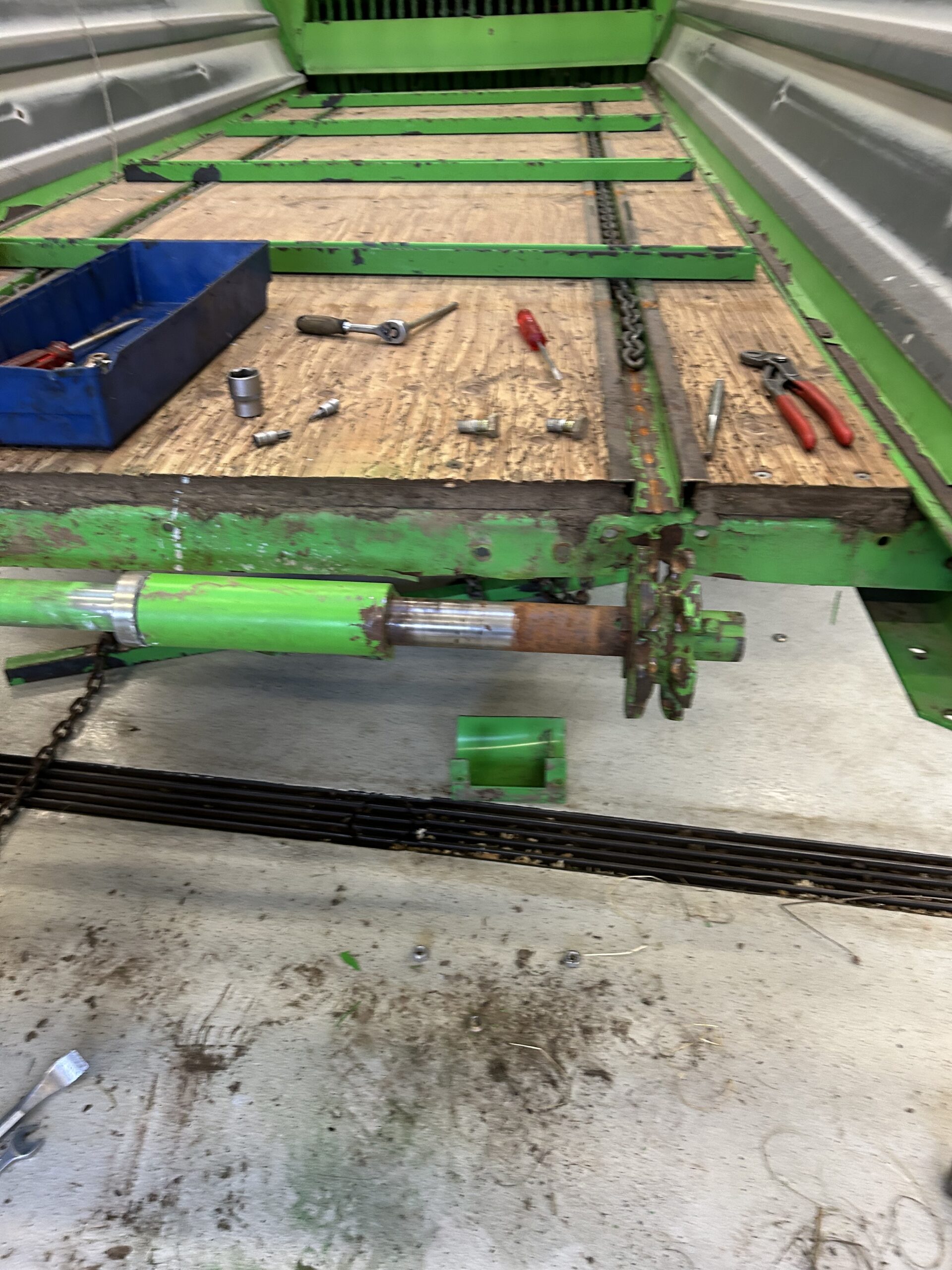 Ladewagen bei der Reparatur