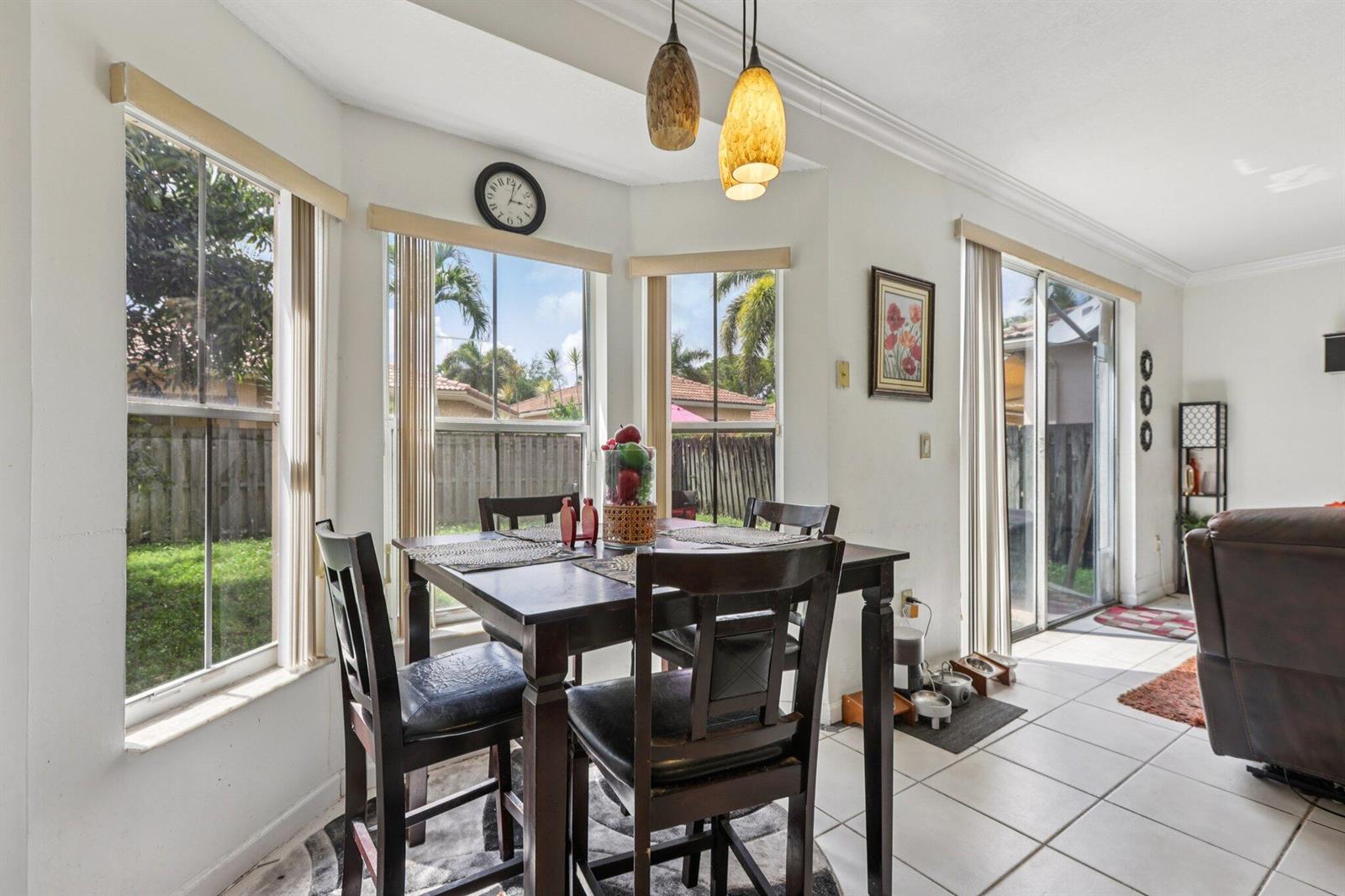 17-web-or-mls-E Royal Cove Cir-S0504-017