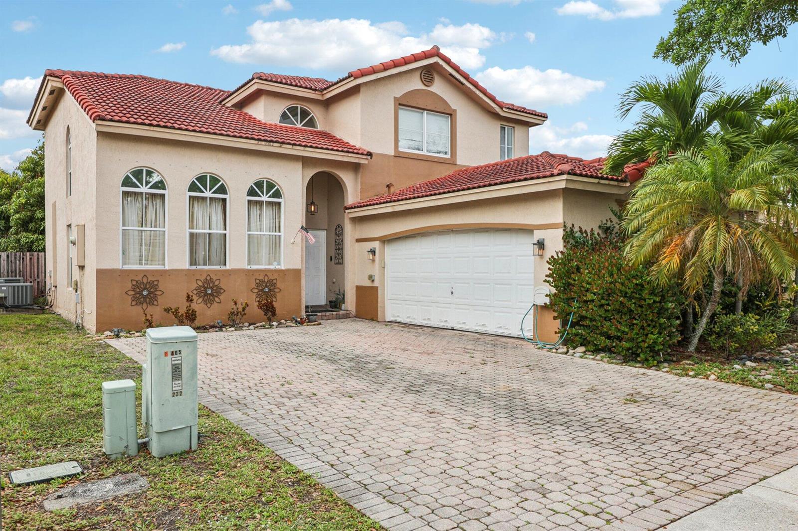 2-web-or-mls-E Royal Cove Cir-S0504-002