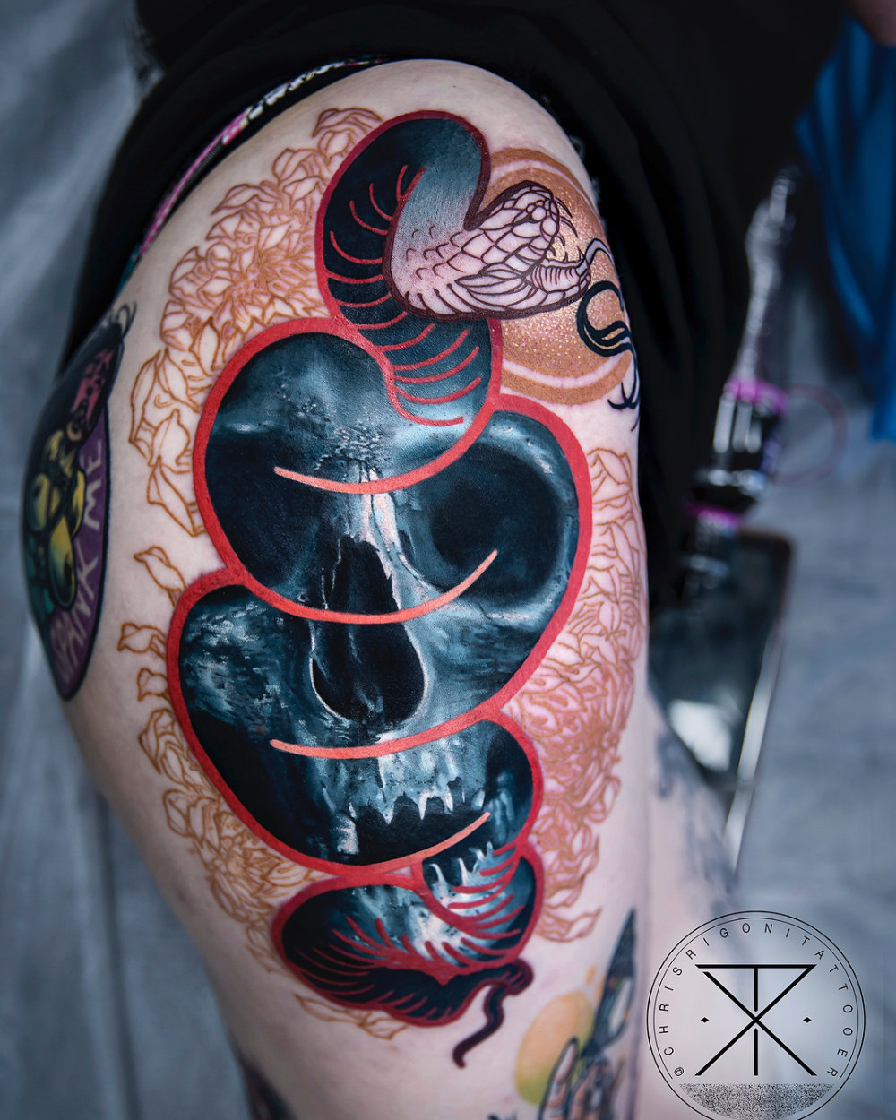 Skull & Snake On Girl's Hip 1250_x_1000_jpg