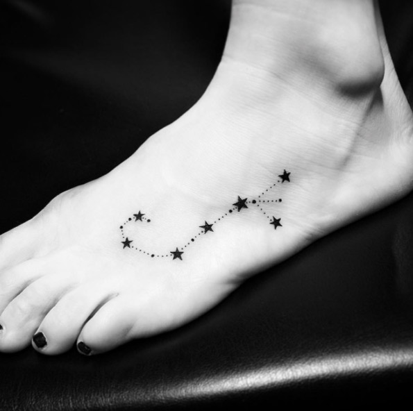 In fact, this is the only tattoo i've ever seen that i've liked (excepting my dad's faded anchor tattoo he got in the navy in the 50s). 30 Cosmic Constellation Tattoos Straight From The Sky - TattooBlend