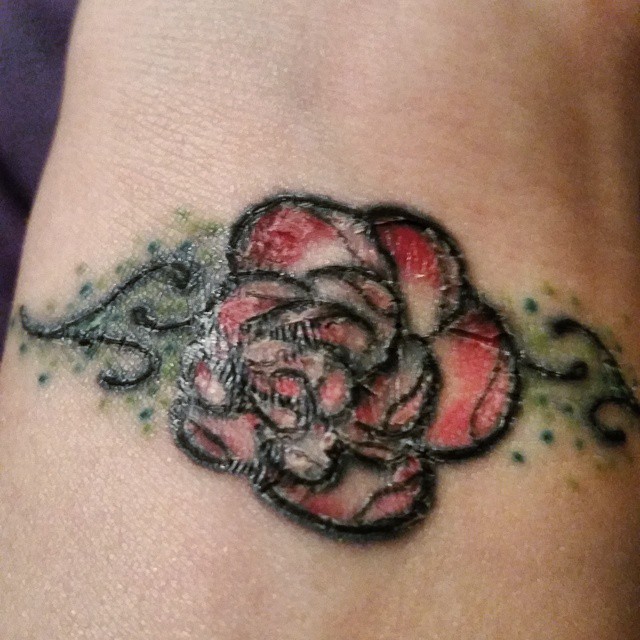 Come Comportarsi Quando Il Tatuaggio Si Spella – Tatuaggipiercing.it 640_x_640_jpg