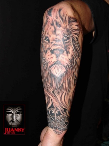 Tatuaje De Un Leon En El Antebrazo