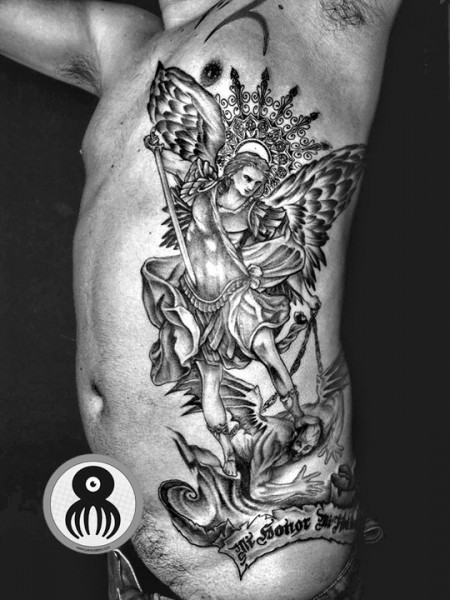 Tatuaje De Un Angel Matando A Un Demonio