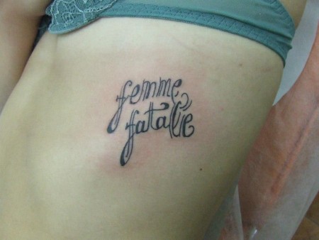 Tatuaje En Las Costillas De Una Frase Tatuaje Para Mujer