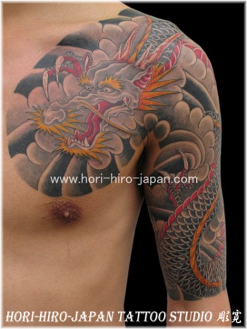 Tatuaje De Un Dragon Japones En Brazo Y Pecho