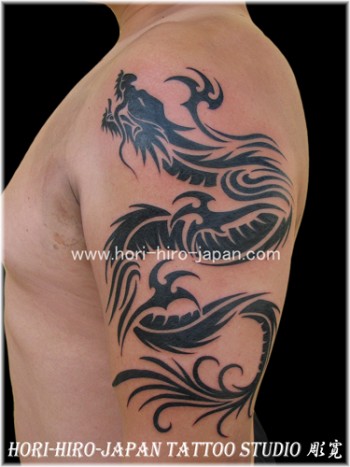Tatuaje De Dragon Tribal En El Brazo