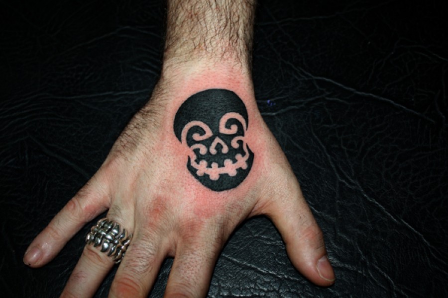 Tatuaje De Una Calavera En La Mano