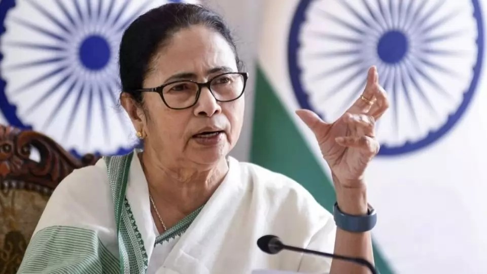 ममता बनर्जी ने भतीजे अभिषेक और खुद के हत्या की जताई आशंका,…रही जिन्दगी तो फिर मिलेंगे