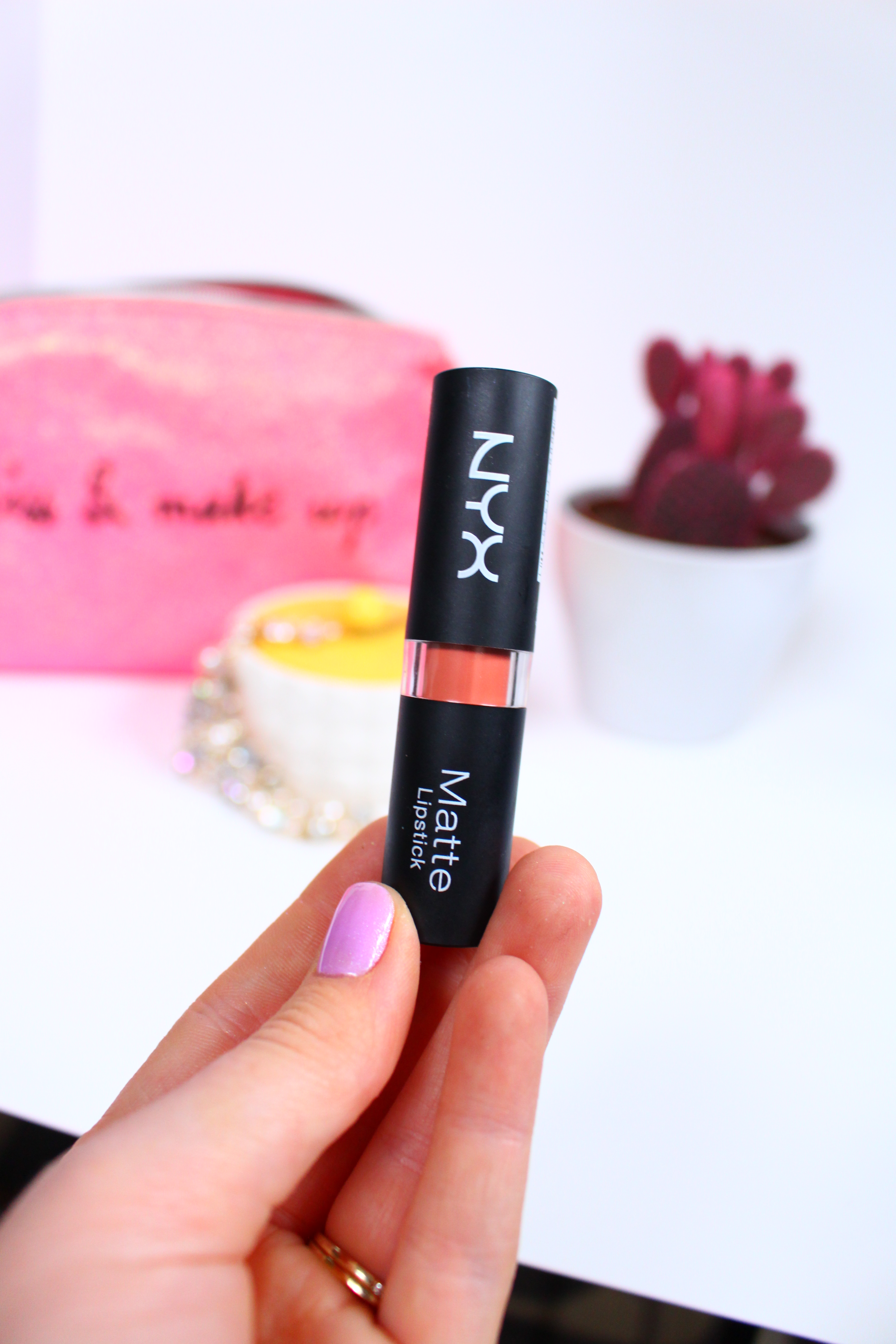 http://www.nyxcosmetics.ca/on/demandware.store/Sites-nyxcosmetics-ca-Site/en_CA/Product-Variation?pid=NYX_005&dwvar_NYX__005_color=Nude