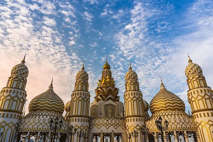 Gold-domed pavilion at Global Village Dubai, where Season 31 food and beverage outlets operate