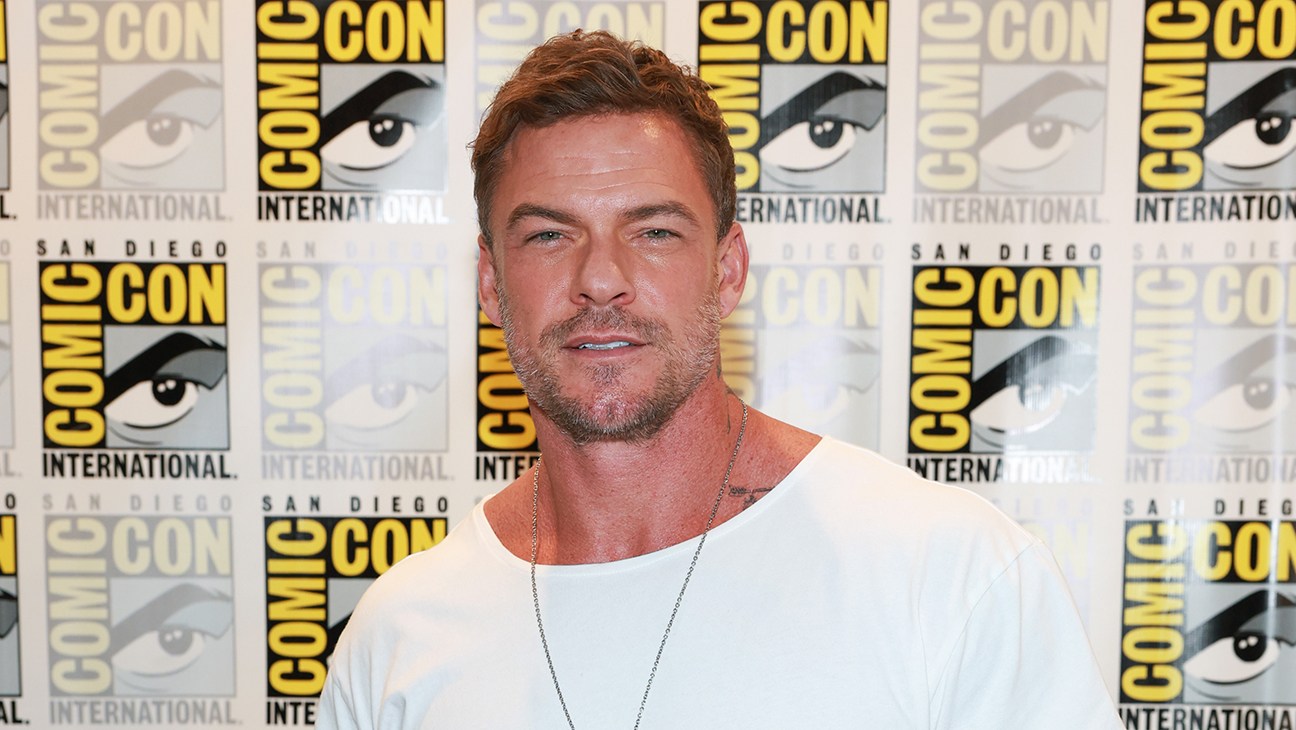 Alan Ritchson at San Diego Comic-Con in a white T-shirt