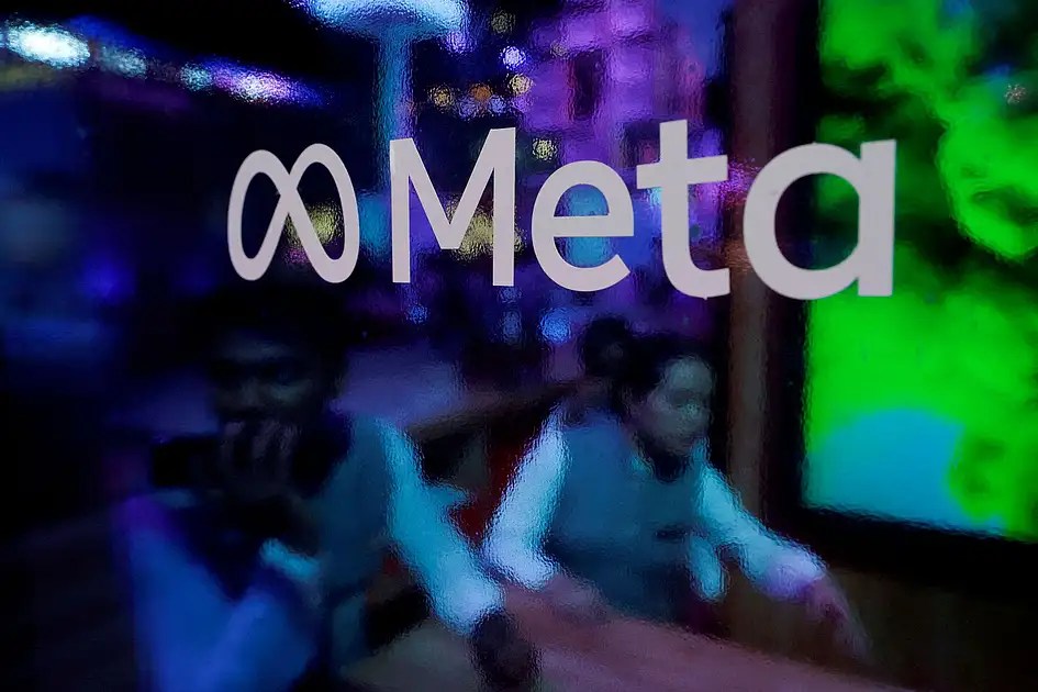 Meta logo at a tech event, used as contextual imagery for the camera-free smart glasses report
