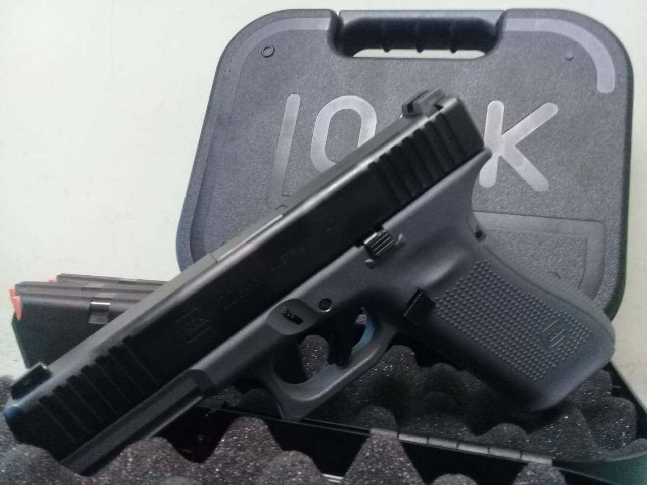 Casagrande entrega 2.905 pistolas importadas à PM nesta quinta