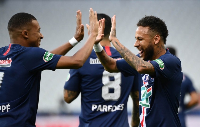 Neymar negocia novo contrato com o PSG