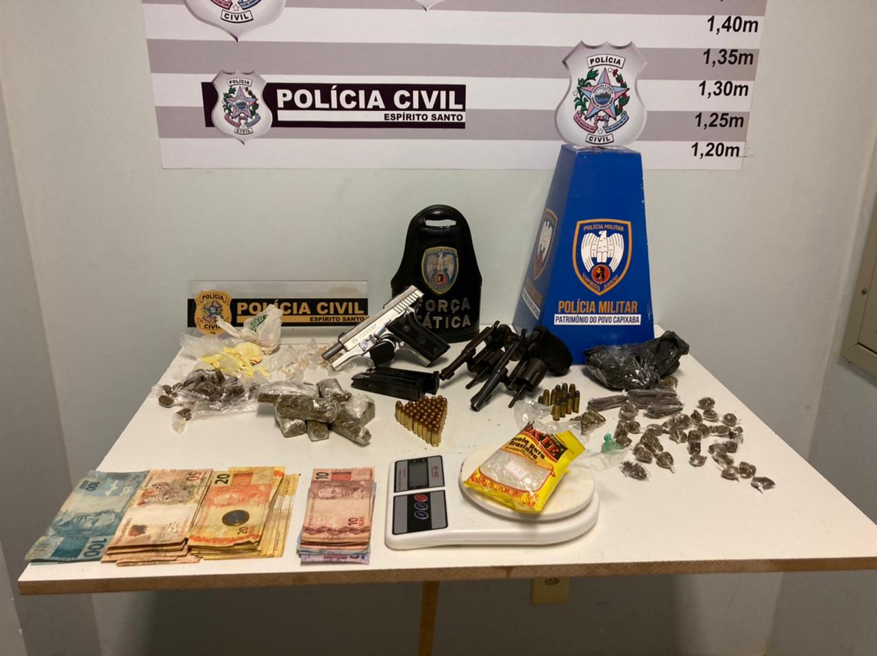 Operação em Pinheiros detém cinco e apreende armas, crack, maconha e cocaína