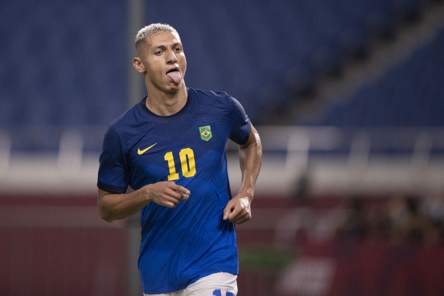 Seis jogadores da seleção vão movimentar R$ 2 bilhões em transferências