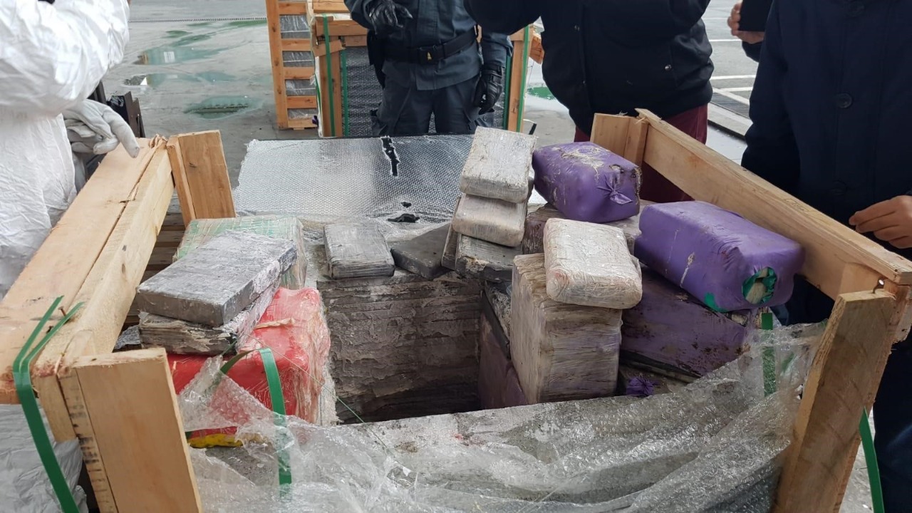 PF deflagra operação no ES contra tráfico internacional que ocultava cocaína em pisos de granito