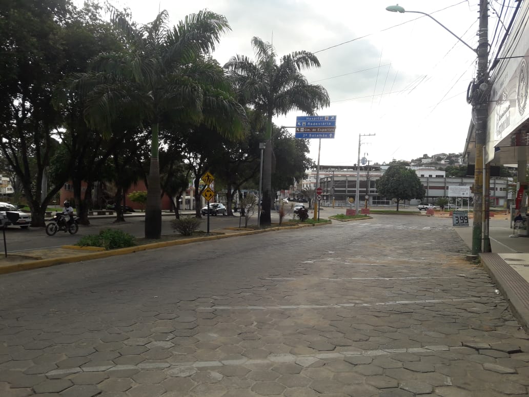 Desentendimento em praça termina com homem esfaqueado em Nova Venécia