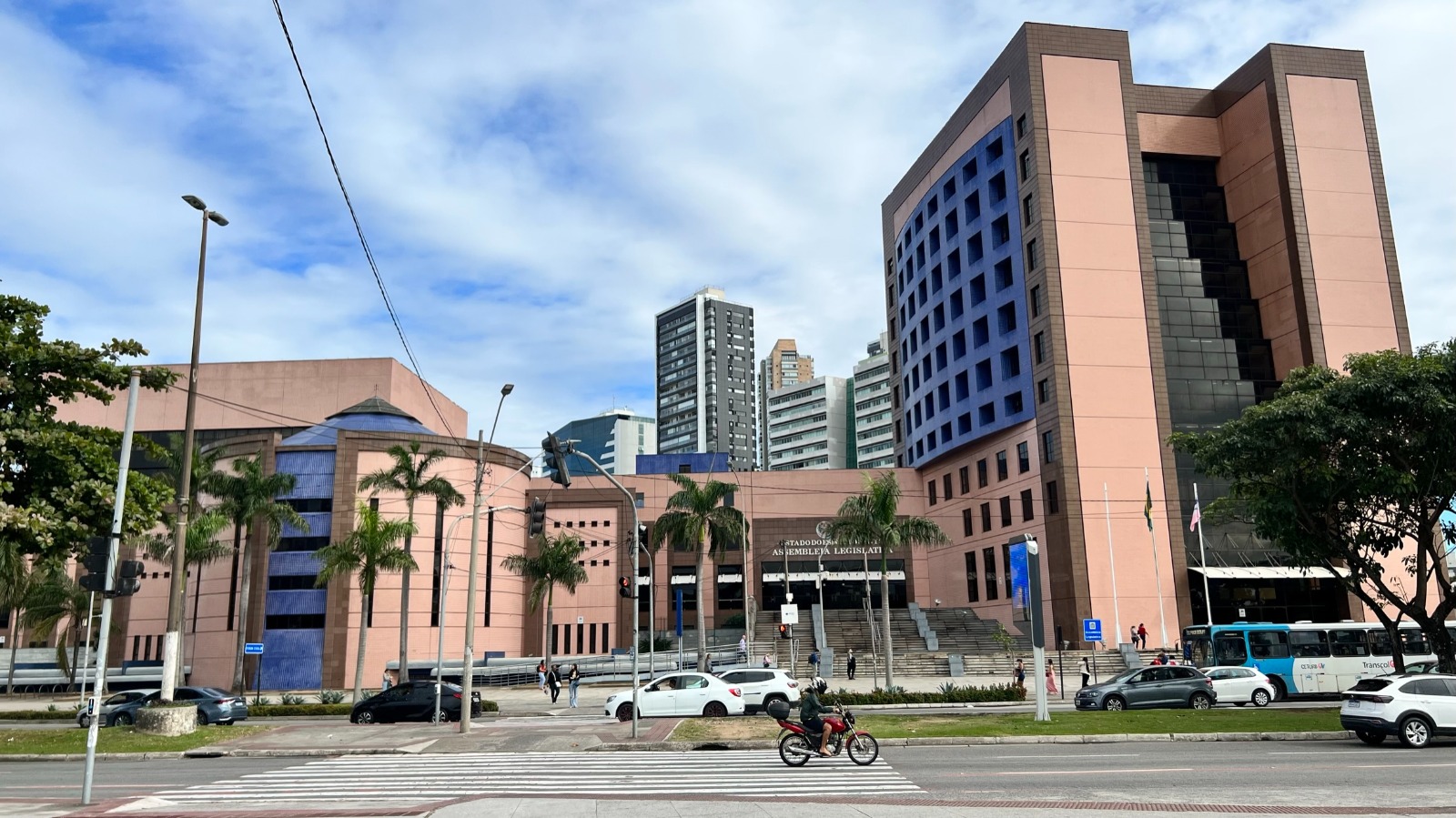 Poderes e instituições se unem para ajudar vítimas das chuvas no sul do ES
